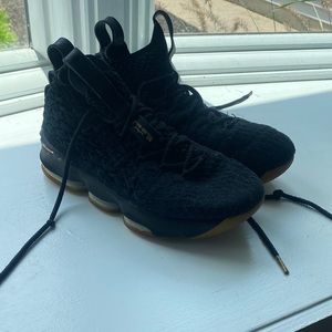 ♠️ Lebron 15 “Metalic Gold”